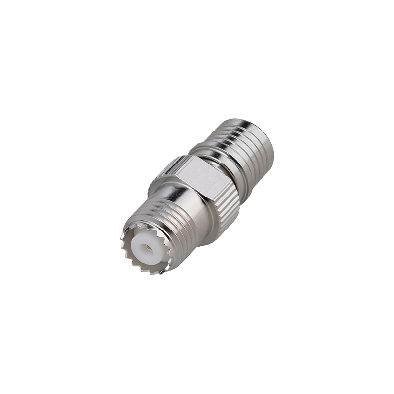 Adaptador en Línea, de Conector QMA (Quick Mate) Macho a Mini-UHF Hembra, Bronce Blanco/ Oro/ Teflón.